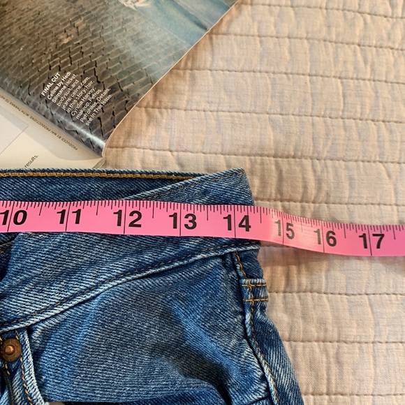 NWT Levi’s premium ribcage straight ankle distressed med wash 28” - Picture 14 of 16